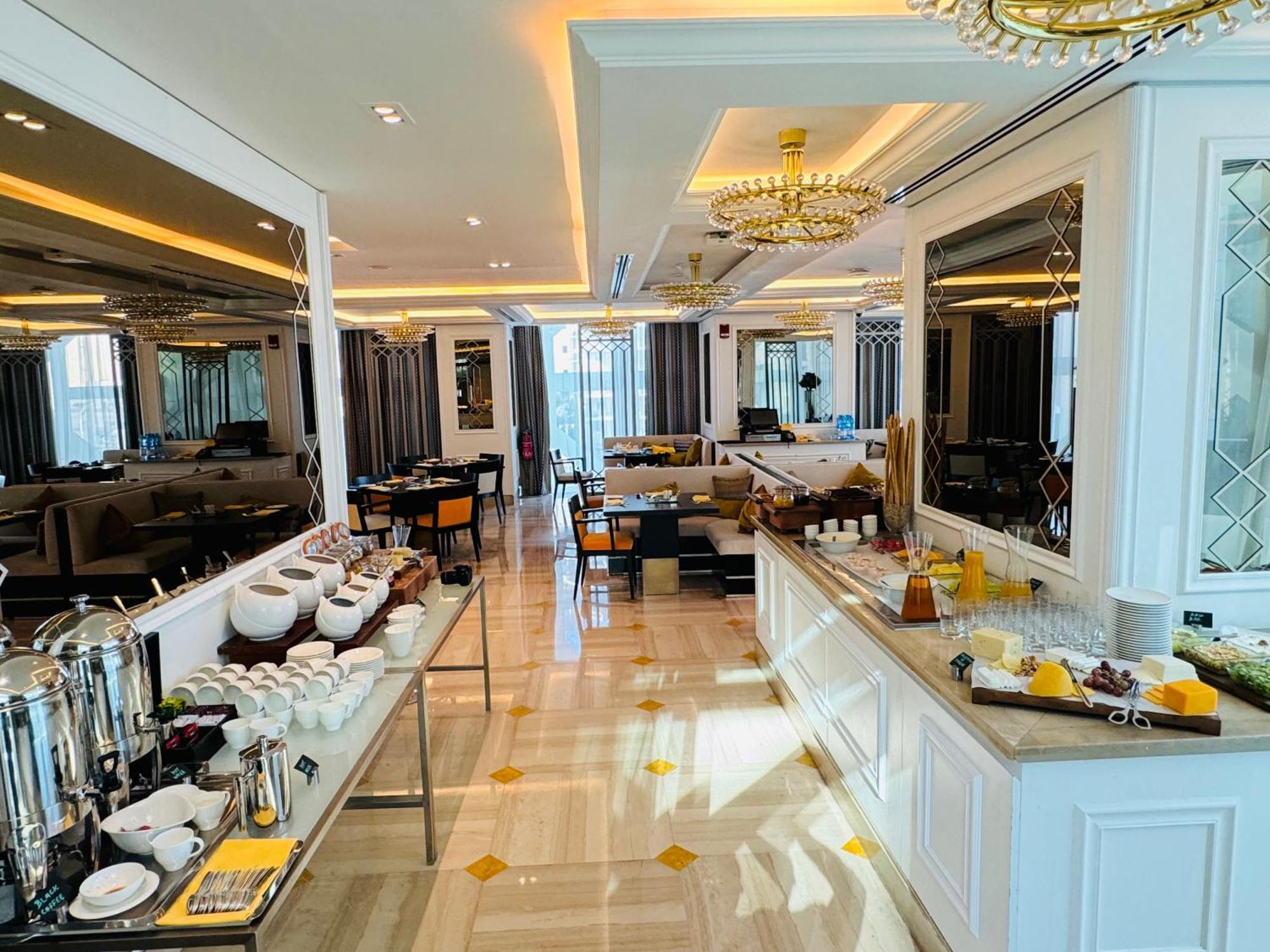 Shaza Doha Hotel Luaran gambar The restaurant at the hotel