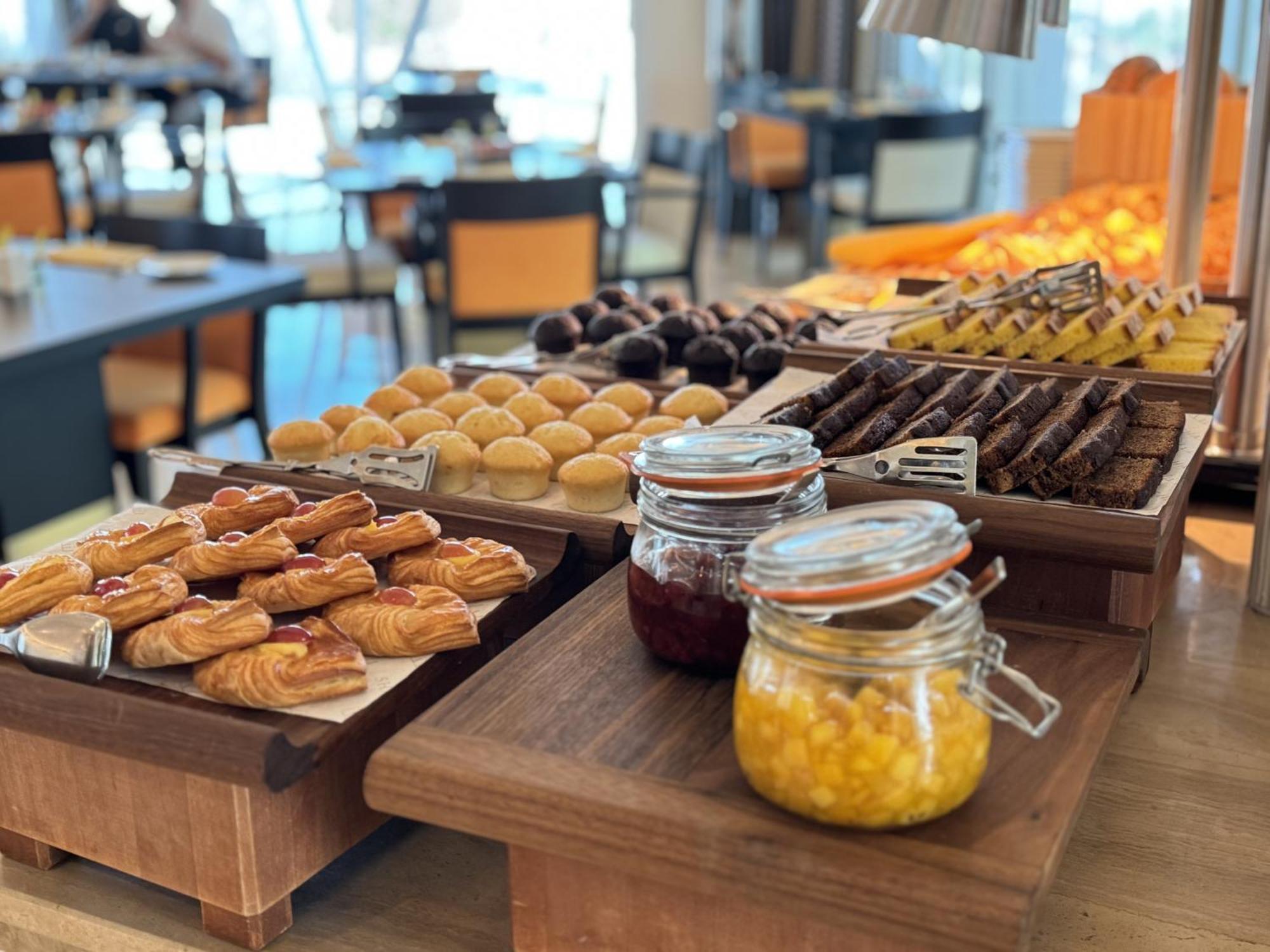Shaza Doha Hotel Luaran gambar A selection of pastries and jams at a buffet