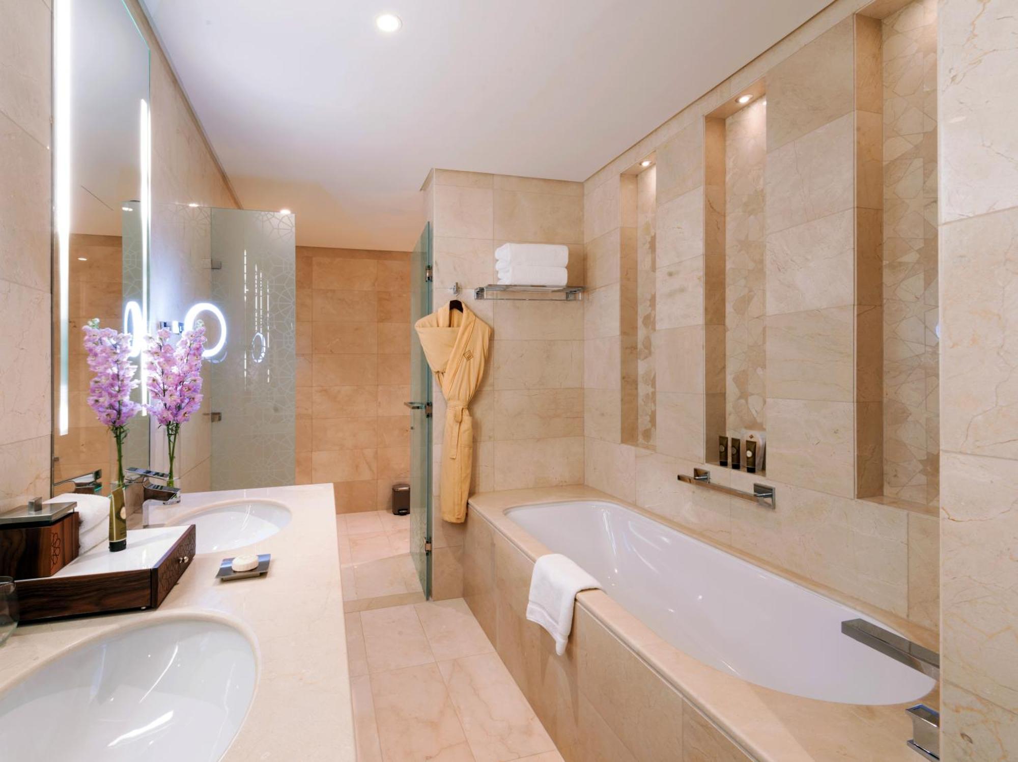 Shaza Doha Hotel Luaran gambar Bathroom